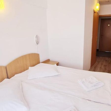 Hotel Victoria Iasi Bagian luar foto