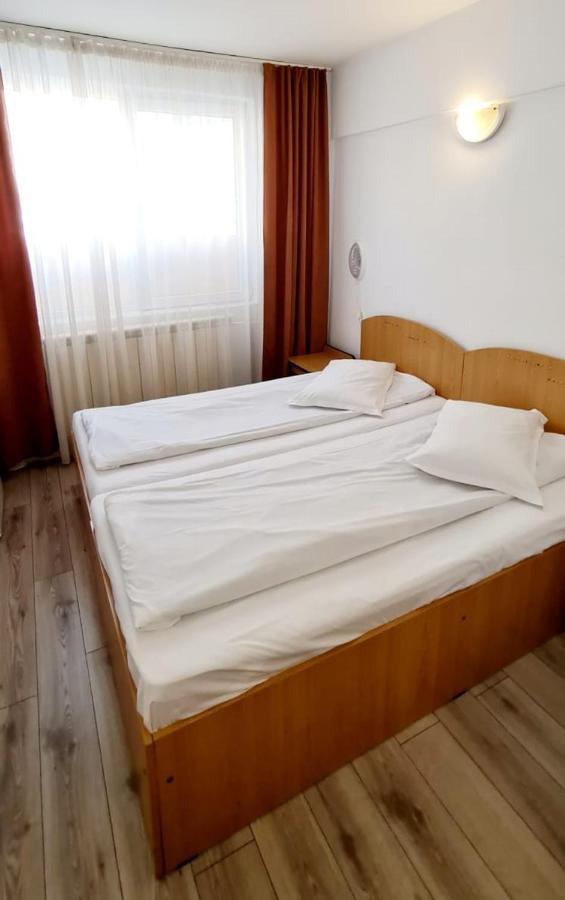 Hotel Victoria Iasi Bagian luar foto